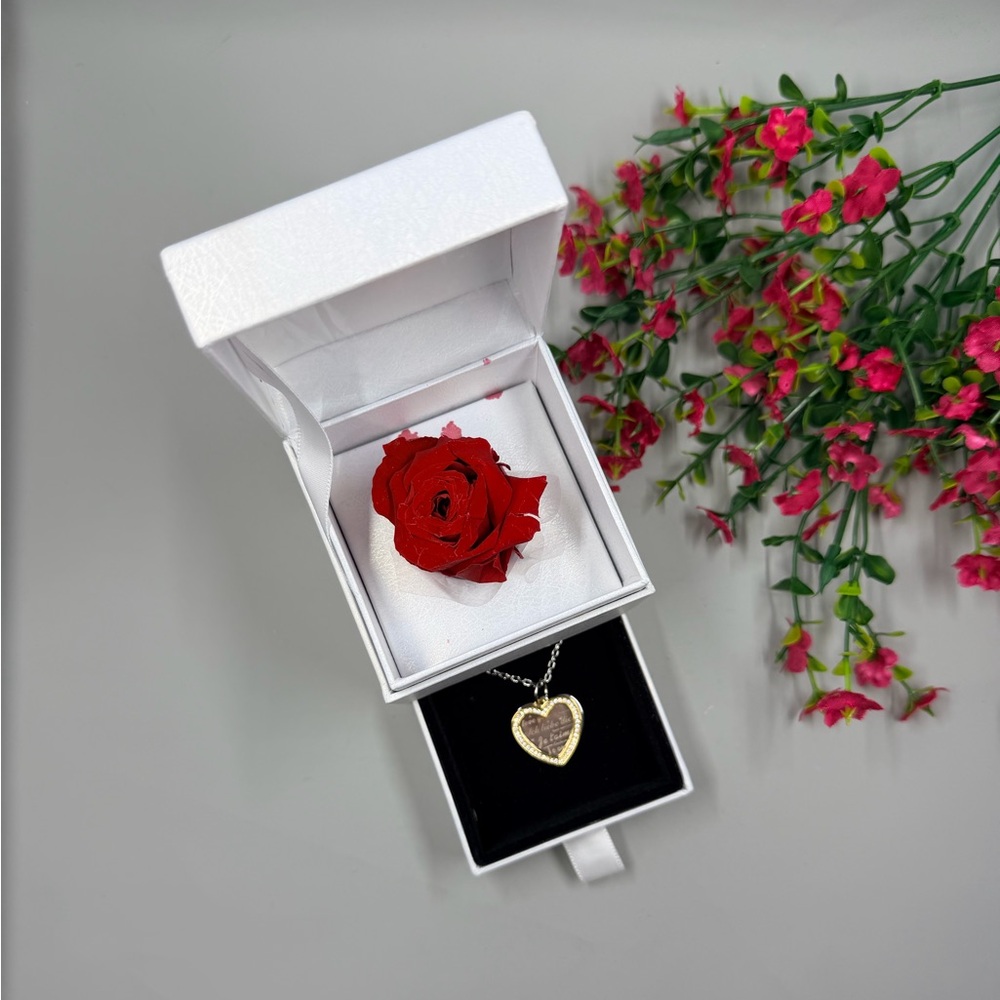 NIB 18K Gold Heart Pendant I Love You Script Necklace with Preserved Red Rose